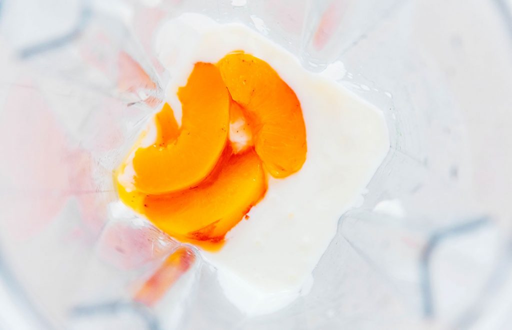 A blender with kefir and peaches